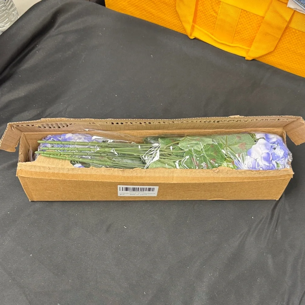 8 Piece Artificial Blue Geranium and Green leaves Floral Arrangement new